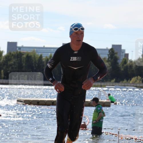 07.09.2025 - 19. Norderstedt Triathlon Luisa Fischer http://msf.ph/oto/8756775 07.09.2025 13:29:57 Schwimmen 978, 988 meine-sportfotos.de