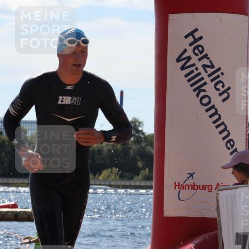 07.09.2025 - 19. Norderstedt Triathlon Luisa Fischer http://msf.ph/oto/8756778 07.09.2025 13:29:57 Schwimmen 978, 988 meine-sportfotos.de