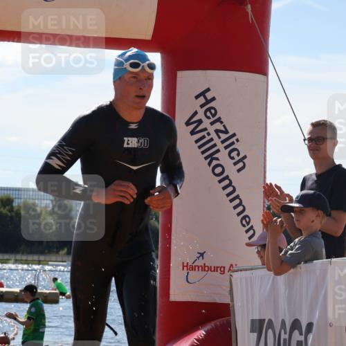 07.09.2025 - 19. Norderstedt Triathlon Luisa Fischer http://msf.ph/oto/8756782 07.09.2025 13:29:58 Schwimmen 978, 988 meine-sportfotos.de