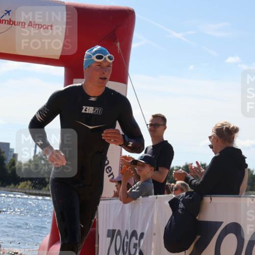 07.09.2025 - 19. Norderstedt Triathlon Luisa Fischer http://msf.ph/oto/8756787 07.09.2025 13:29:58 Schwimmen 978, 988 meine-sportfotos.de