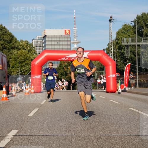 07.09.2025 - BARMER Alsterlauf Yannick Fuchs http://msf.ph/oto/8756807 07.09.2025 09:38:25 Laufen 5344, 4228 meine-sportfotos.de