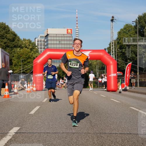 07.09.2025 - BARMER Alsterlauf Yannick Fuchs http://msf.ph/oto/8756831 07.09.2025 09:38:26 Laufen 5344, 4228 meine-sportfotos.de