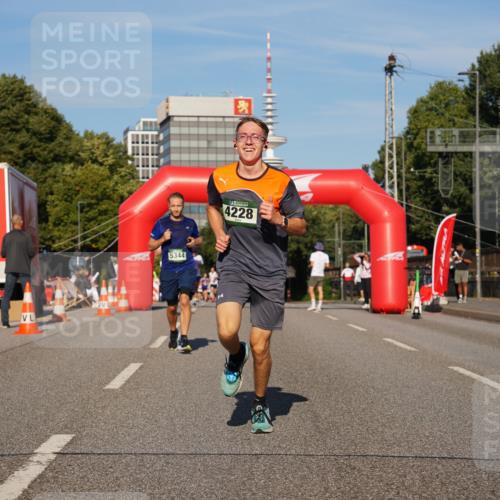 07.09.2025 - BARMER Alsterlauf Yannick Fuchs http://msf.ph/oto/8756838 07.09.2025 09:38:26 Laufen 5344, 4228 meine-sportfotos.de