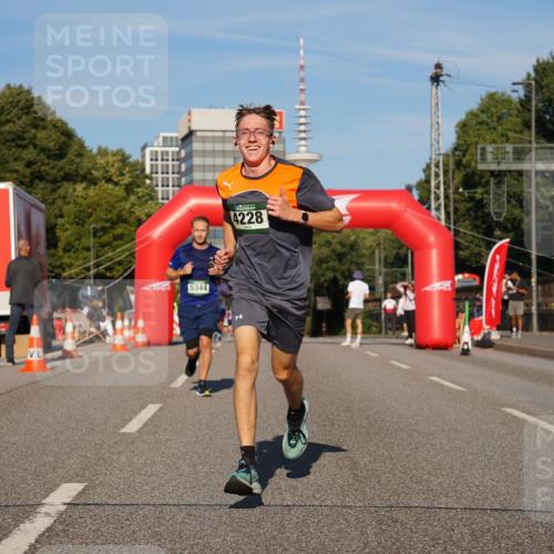 07.09.2025 - BARMER Alsterlauf Yannick Fuchs http://msf.ph/oto/8756847 07.09.2025 09:38:26 Laufen 5344, 4228 meine-sportfotos.de
