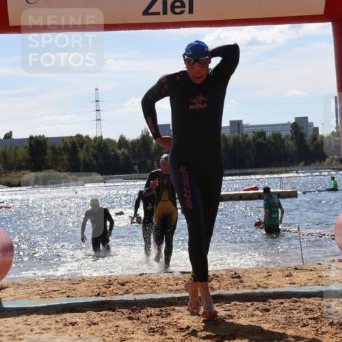 07.09.2025 - 19. Norderstedt Triathlon Luisa Fischer http://msf.ph/oto/8756860 07.09.2025 13:30:20 Schwimmen 980, 981, 986, 1009, 1018 meine-sportfotos.de