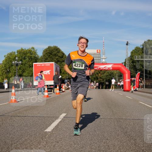 07.09.2025 - BARMER Alsterlauf Yannick Fuchs http://msf.ph/oto/8756861 07.09.2025 09:38:26 Laufen 4228 meine-sportfotos.de