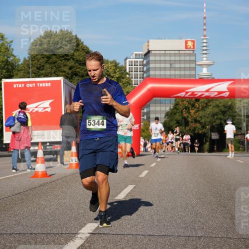 07.09.2025 - BARMER Alsterlauf Yannick Fuchs http://msf.ph/oto/8756924 07.09.2025 09:38:28 Laufen 5344, 4805 meine-sportfotos.de