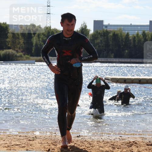 07.09.2025 - 19. Norderstedt Triathlon Luisa Fischer http://msf.ph/oto/8756934 07.09.2025 13:30:38 Schwimmen 1018, 1039 meine-sportfotos.de
