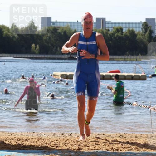 07.09.2025 - 19. Norderstedt Triathlon Luisa Fischer http://msf.ph/oto/8756941 07.09.2025 11:46:51 Schwimmen 1248, 1251 meine-sportfotos.de