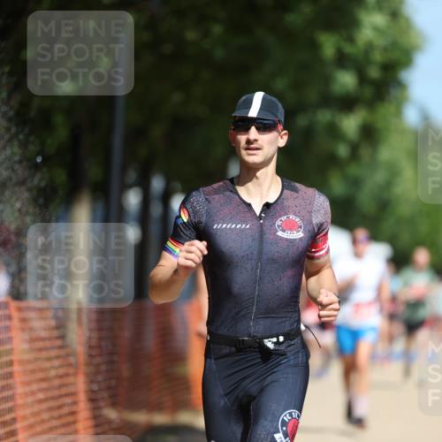 07.09.2025 - 19. Norderstedt Triathlon Michael Strokosch http://msf.ph/oto/8757005 07.09.2025 12:50:43 Laufen 182, 792, 803, 1220, 1293, 1378 meine-sportfotos.de