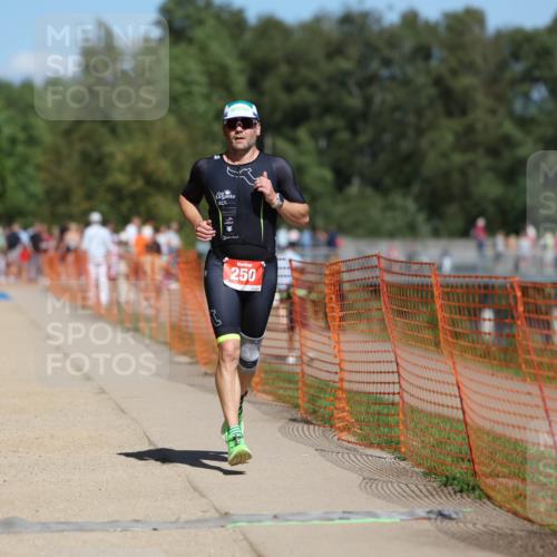 07.09.2025 - 19. Norderstedt Triathlon Michael Strokosch http://msf.ph/oto/8757208 07.09.2025 13:12:59 Laufen 250 meine-sportfotos.de