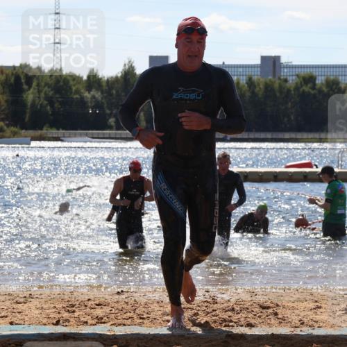 07.09.2025 - 19. Norderstedt Triathlon Luisa Fischer http://msf.ph/oto/8757318 07.09.2025 13:32:56 Schwimmen 400, 992 meine-sportfotos.de