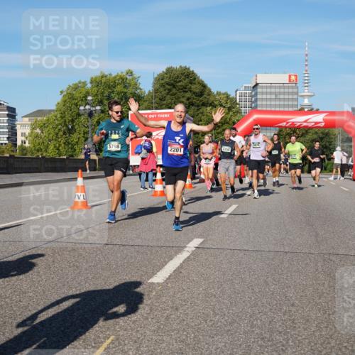 07.09.2025 - BARMER Alsterlauf Yannick Fuchs http://msf.ph/oto/8757328 07.09.2025 09:38:47 Laufen 2025, 5798, 2201, 4357, 2258, 3874 meine-sportfotos.de