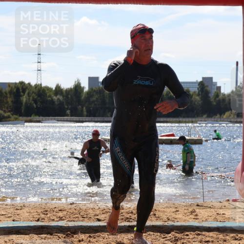 07.09.2025 - 19. Norderstedt Triathlon Luisa Fischer http://msf.ph/oto/8757330 07.09.2025 13:32:57 Schwimmen 400, 989, 992 meine-sportfotos.de