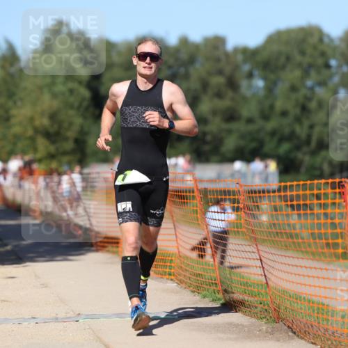 07.09.2025 - 19. Norderstedt Triathlon Michael Strokosch http://msf.ph/oto/8757359 07.09.2025 14:55:21 Laufen 908, 976, 1027 meine-sportfotos.de