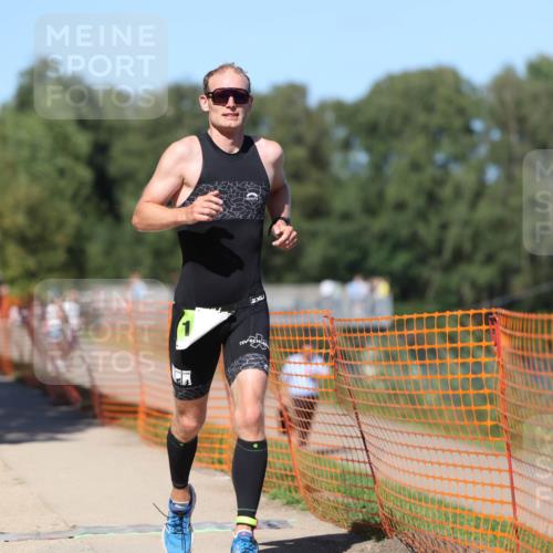07.09.2025 - 19. Norderstedt Triathlon Michael Strokosch http://msf.ph/oto/8757370 07.09.2025 14:55:21 Laufen 908, 976, 1027 meine-sportfotos.de