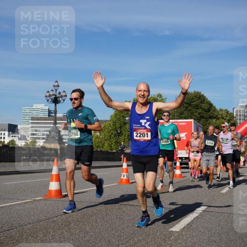 07.09.2025 - BARMER Alsterlauf Yannick Fuchs http://msf.ph/oto/8757375 07.09.2025 09:38:49 Laufen 5798, 2201, 3160, 4357, 3874, 935, 2258 meine-sportfotos.de