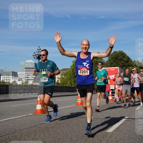 07.09.2025 - BARMER Alsterlauf Yannick Fuchs http://msf.ph/oto/8757384 07.09.2025 09:38:49 Laufen 5798, 2201, 3160, 4357, 2258, 935, 591, 4224 meine-sportfotos.de