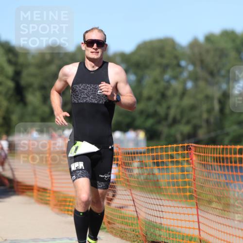 07.09.2025 - 19. Norderstedt Triathlon Michael Strokosch http://msf.ph/oto/8757390 07.09.2025 14:55:21 Laufen 908, 976, 1027 meine-sportfotos.de