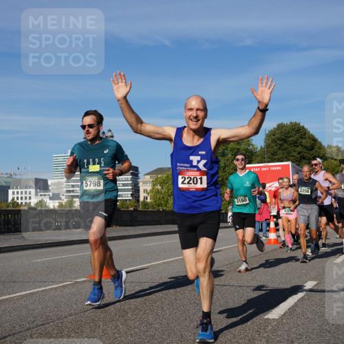 07.09.2025 - BARMER Alsterlauf Yannick Fuchs http://msf.ph/oto/8757393 07.09.2025 09:38:49 Laufen 2025, 5798, 2201, 3160, 435, 2935, 2258, 4224, 5191 meine-sportfotos.de