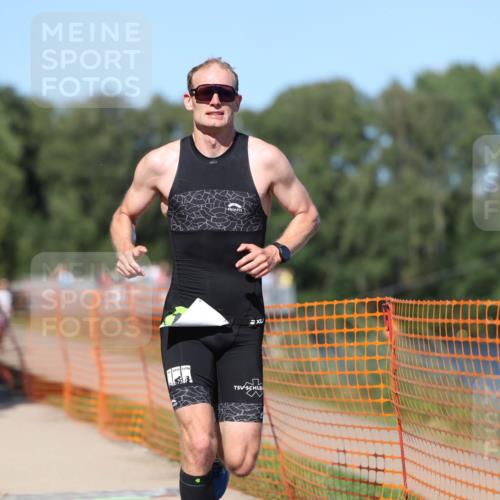 07.09.2025 - 19. Norderstedt Triathlon Michael Strokosch http://msf.ph/oto/8757396 07.09.2025 14:55:21 Laufen 908, 976, 1027 meine-sportfotos.de