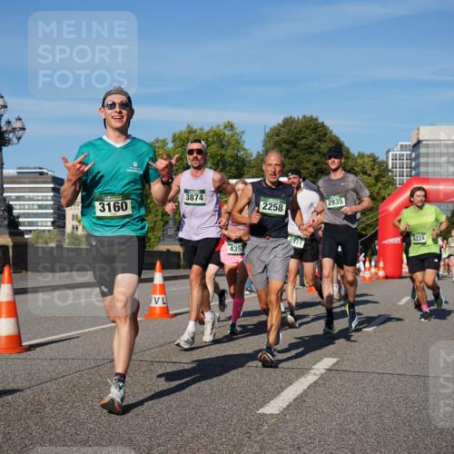 07.09.2025 - BARMER Alsterlauf Yannick Fuchs http://msf.ph/oto/8757448 07.09.2025 09:38:50 Laufen 3160, 3874, 2935, 2258, 435, 4224, 2078 meine-sportfotos.de