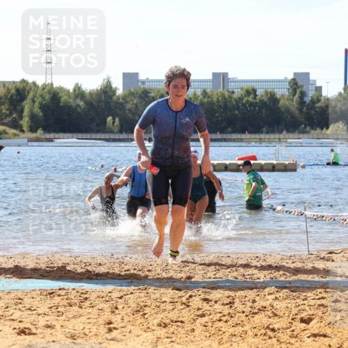 07.09.2025 - 19. Norderstedt Triathlon Luisa Fischer http://msf.ph/oto/8757463 07.09.2025 11:47:29 Schwimmen 239, 243, 1243, 1338 meine-sportfotos.de