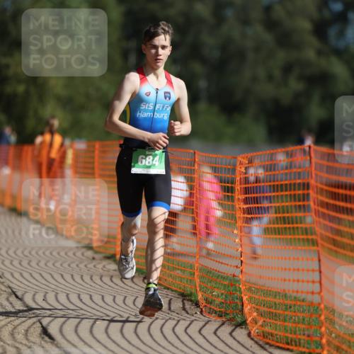 07.09.2025 - 19. Norderstedt Triathlon Michael Strokosch http://msf.ph/oto/8757536 07.09.2025 10:43:23 Laufen 676, 684 meine-sportfotos.de