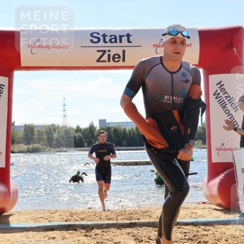 07.09.2025 - 19. Norderstedt Triathlon Luisa Fischer http://msf.ph/oto/8757549 07.09.2025 13:33:18 Schwimmen 863, 908, 990, 1020, 1438 meine-sportfotos.de