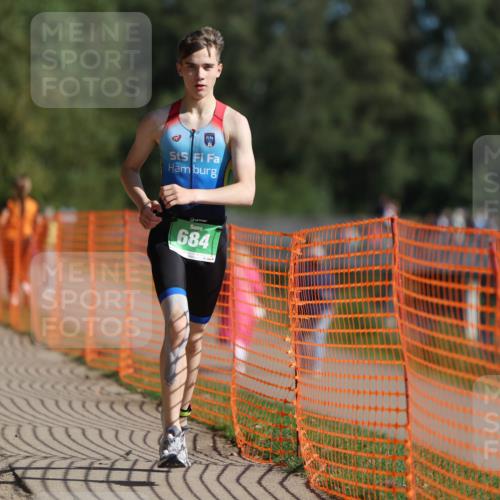 07.09.2025 - 19. Norderstedt Triathlon Michael Strokosch http://msf.ph/oto/8757551 07.09.2025 10:43:23 Laufen 676, 684 meine-sportfotos.de