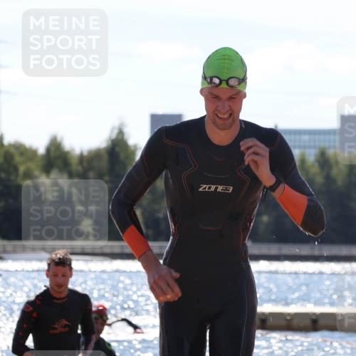 07.09.2025 - 19. Norderstedt Triathlon Luisa Fischer http://msf.ph/oto/8757600 07.09.2025 13:33:34 Schwimmen 879, 1014, 1406 meine-sportfotos.de