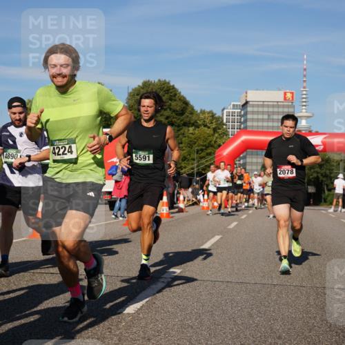 07.09.2025 - BARMER Alsterlauf Yannick Fuchs http://msf.ph/oto/8757604 07.09.2025 09:38:52 Laufen 4890, 4224, 5591, 2078 meine-sportfotos.de
