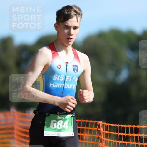 07.09.2025 - 19. Norderstedt Triathlon Michael Strokosch http://msf.ph/oto/8757617 07.09.2025 10:43:25 Laufen 676, 684 meine-sportfotos.de
