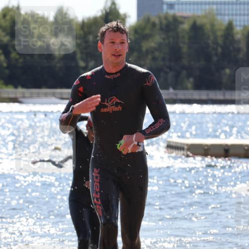 07.09.2025 - 19. Norderstedt Triathlon Luisa Fischer http://msf.ph/oto/8757622 07.09.2025 13:33:37 Schwimmen 879, 1014, 1406 meine-sportfotos.de