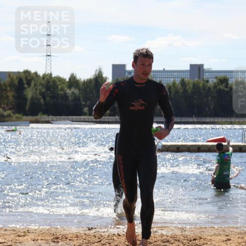 07.09.2025 - 19. Norderstedt Triathlon Luisa Fischer http://msf.ph/oto/8757648 07.09.2025 13:33:39 Schwimmen 879, 964, 1014, 1406 meine-sportfotos.de