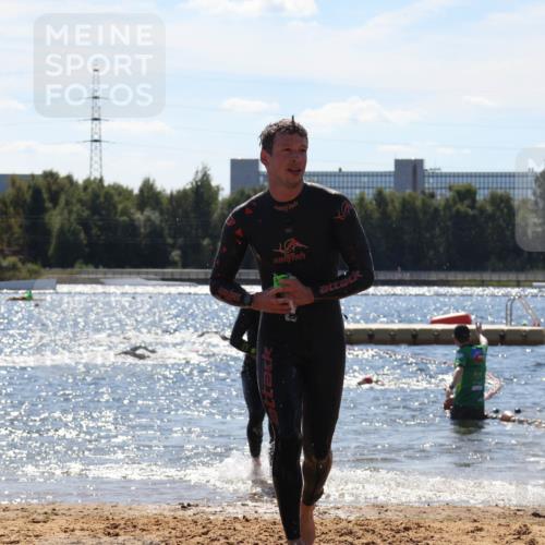 07.09.2025 - 19. Norderstedt Triathlon Luisa Fischer http://msf.ph/oto/8757650 07.09.2025 13:33:39 Schwimmen 879, 964, 1014, 1406 meine-sportfotos.de