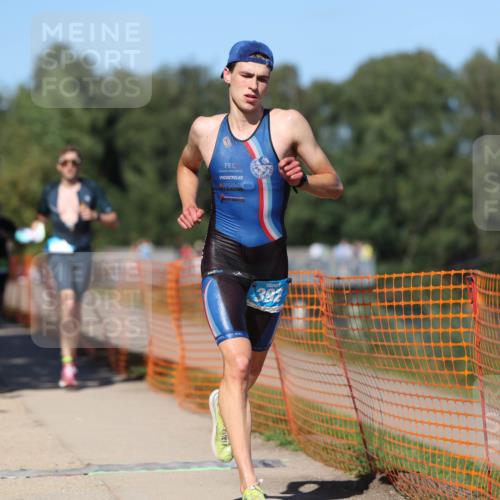 07.09.2025 - 19. Norderstedt Triathlon Michael Strokosch http://msf.ph/oto/8757716 07.09.2025 14:55:42 Laufen 392, 876, 1026 meine-sportfotos.de
