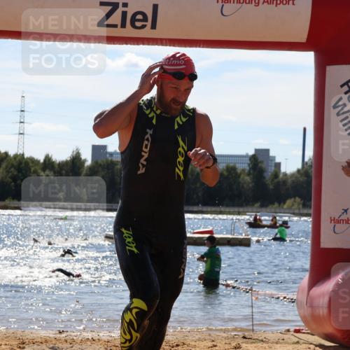 07.09.2025 - 19. Norderstedt Triathlon Luisa Fischer http://msf.ph/oto/8757739 07.09.2025 13:34:01 Schwimmen 961 meine-sportfotos.de