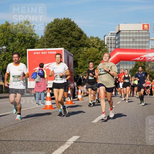 07.09.2025 - BARMER Alsterlauf Yannick Fuchs http://msf.ph/oto/8757760 07.09.2025 09:38:55 Laufen 372, 5150, 8347, 178 meine-sportfotos.de