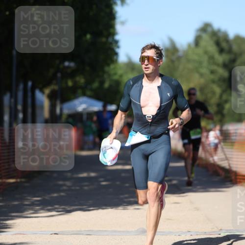 07.09.2025 - 19. Norderstedt Triathlon Michael Strokosch http://msf.ph/oto/8757810 07.09.2025 14:55:45 Laufen 392, 876, 1009, 1026 meine-sportfotos.de