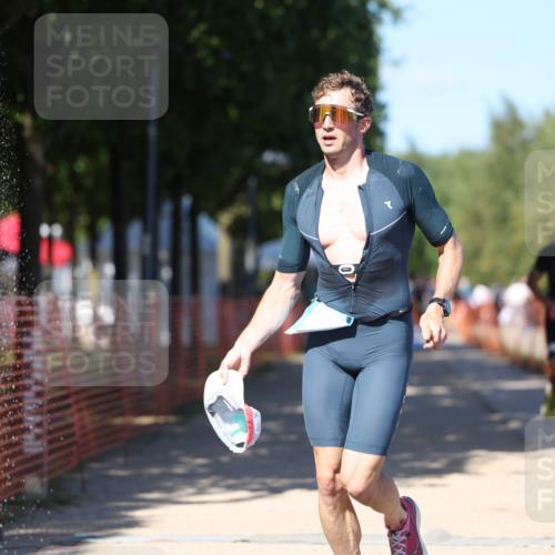 07.09.2025 - 19. Norderstedt Triathlon Michael Strokosch http://msf.ph/oto/8757821 07.09.2025 14:55:45 Laufen 392, 876, 1009, 1026 meine-sportfotos.de