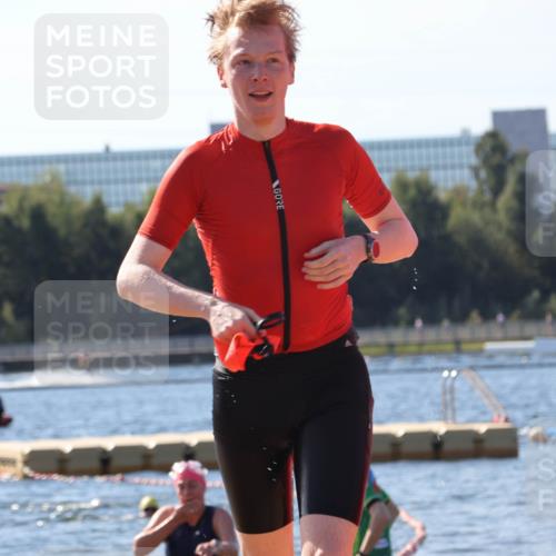 07.09.2025 - 19. Norderstedt Triathlon Luisa Fischer http://msf.ph/oto/8757877 07.09.2025 11:48:34 Schwimmen 808 meine-sportfotos.de