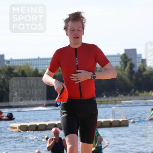 07.09.2025 - 19. Norderstedt Triathlon Luisa Fischer http://msf.ph/oto/8757887 07.09.2025 11:48:34 Schwimmen 808 meine-sportfotos.de