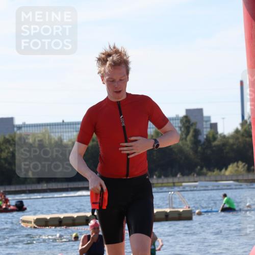 07.09.2025 - 19. Norderstedt Triathlon Luisa Fischer http://msf.ph/oto/8757893 07.09.2025 11:48:34 Schwimmen 808 meine-sportfotos.de
