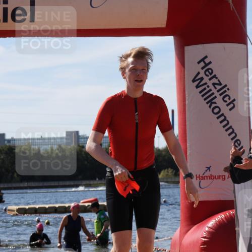 07.09.2025 - 19. Norderstedt Triathlon Luisa Fischer http://msf.ph/oto/8757911 07.09.2025 11:48:36 Schwimmen 808 meine-sportfotos.de