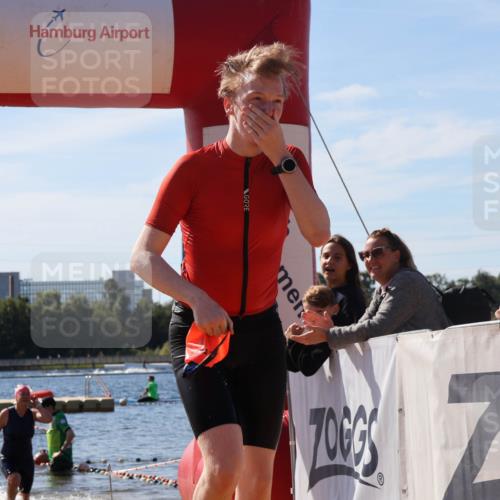 07.09.2025 - 19. Norderstedt Triathlon Luisa Fischer http://msf.ph/oto/8757933 07.09.2025 11:48:37 Schwimmen 808, 1242 meine-sportfotos.de