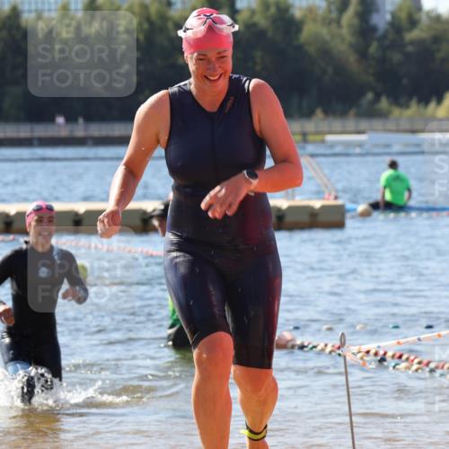 07.09.2025 - 19. Norderstedt Triathlon Luisa Fischer http://msf.ph/oto/8757961 07.09.2025 11:48:42 Schwimmen 767, 808, 1242 meine-sportfotos.de