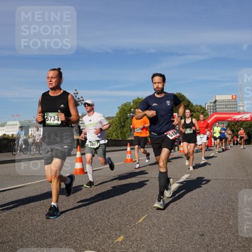07.09.2025 - BARMER Alsterlauf Yannick Fuchs http://msf.ph/oto/8757962 07.09.2025 09:38:59 Laufen 5734, 2404, 6067, 5184, 5178 meine-sportfotos.de