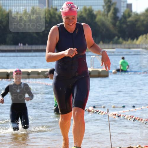 07.09.2025 - 19. Norderstedt Triathlon Luisa Fischer http://msf.ph/oto/8757963 07.09.2025 11:48:42 Schwimmen 767, 808, 1242 meine-sportfotos.de