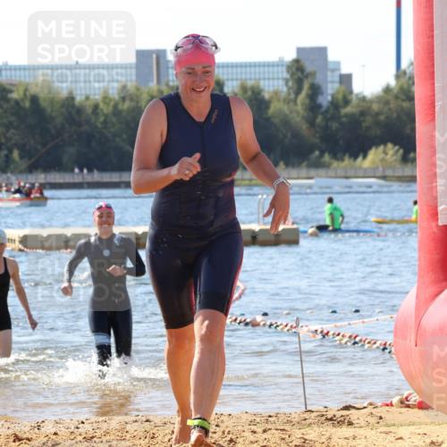 07.09.2025 - 19. Norderstedt Triathlon Luisa Fischer http://msf.ph/oto/8757972 07.09.2025 11:48:43 Schwimmen 767, 808, 1242 meine-sportfotos.de